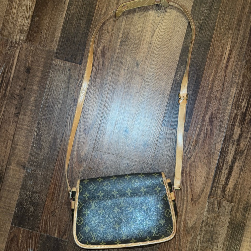 Louis Vuitton Sologne - Picture 2 of 8